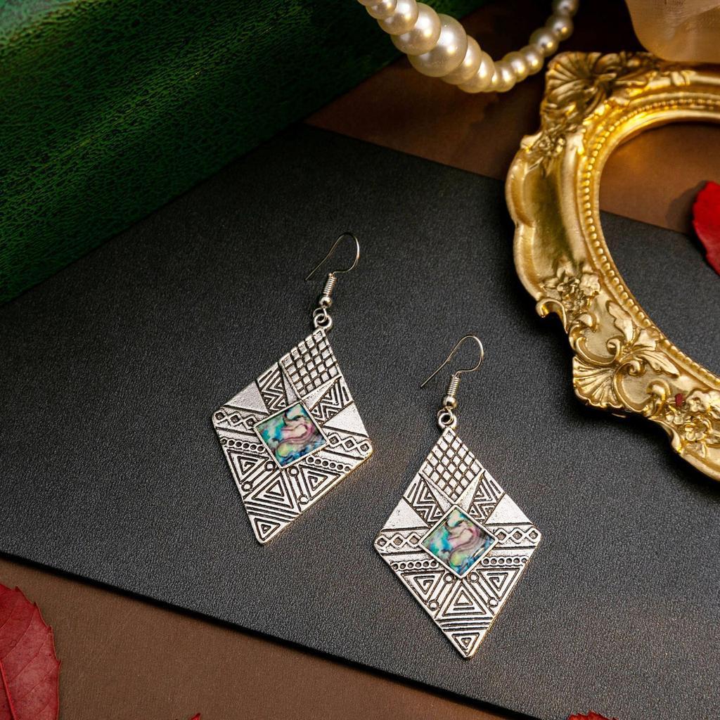 Personalized Geometric Quadrilateral Ear Hook Female, Retro Exaggerated Rhombus Metal Earrings, High-End Earrings.