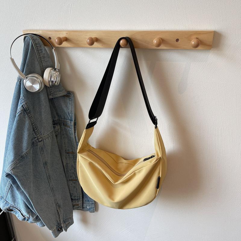 Large capacity bag women's versatile new niche fashion shoulder messenger bag commuter casual dumpling bag