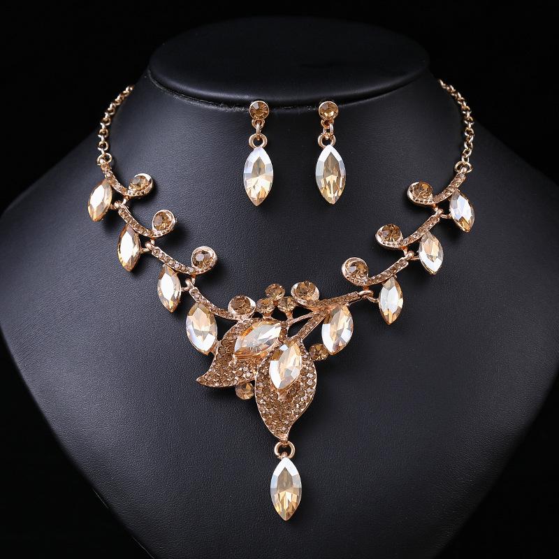 European & American Retro Crystal Necklace Set: Women's Luxury Evening Dress Clavicle Chain