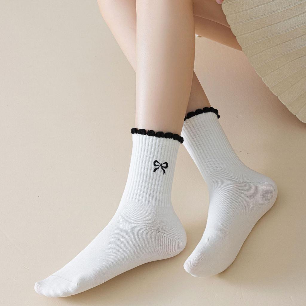 Female Autumn and Winter New Embroidery Bow Lace Polka Dot Wicking in The Tube Stack Socks