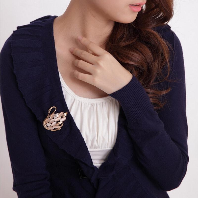 Trendy Elegant Swan Pattern  Brooch Pins  Brooches Pins Clips
