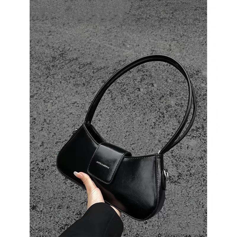 French Niche Design Crossbody Bag, Stylish and Fashionable for Casual Office Wear, Baguette Bag, Shoulder Bag