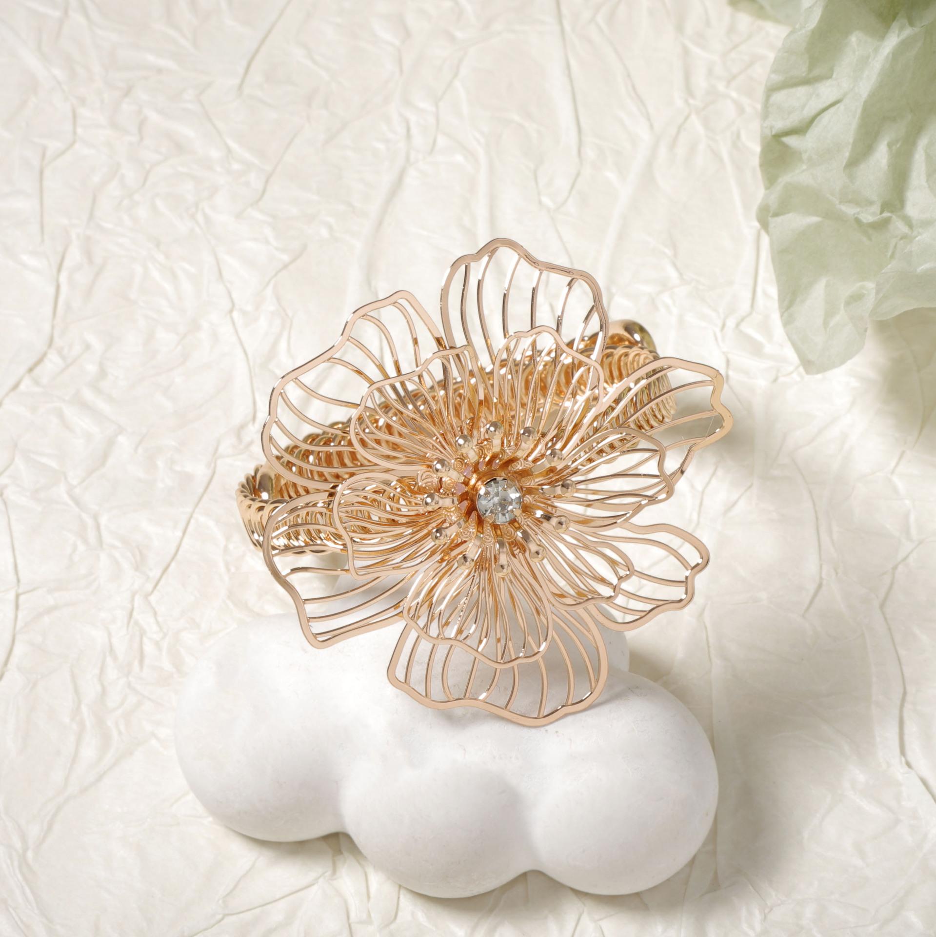 Богемная личность ретро тренд металлический полый цветок браслет креативный уникальный старший дизайн чувство