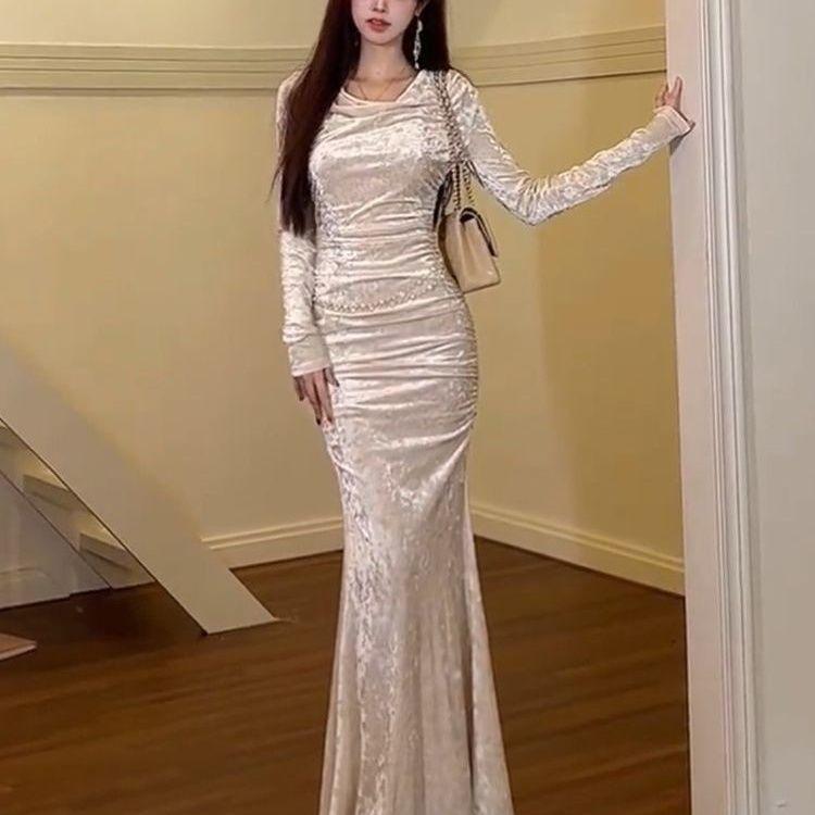 2025 Autumn/Winter Elegant Velvet Fishtail Dress with Pleated Swing Collar and Long Sleeves