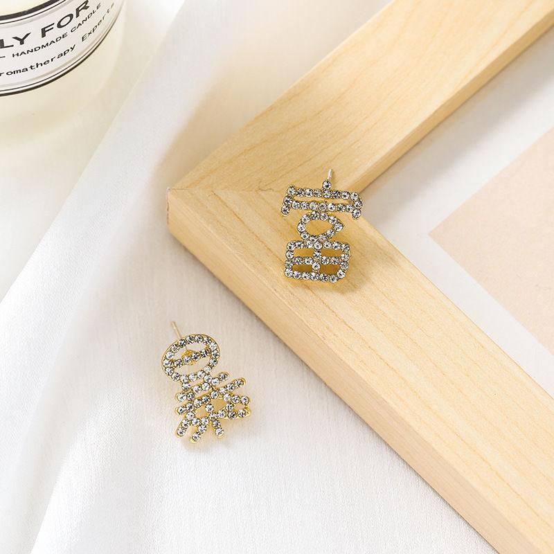 

Разбогатей Разбогатей Серьги Серьги с красным жемчугом Набор с бриллиантами Разбогатей Красный Темперамент Продвинутые Новогодние Серьги