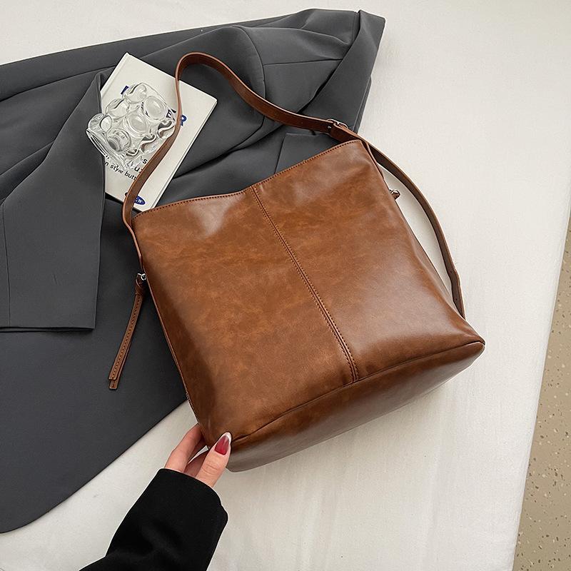 Bag Women's Large Capacity 2025 New Fashion Versatile Retro Premium Shoulder Bag Crossbody Bucket Bag