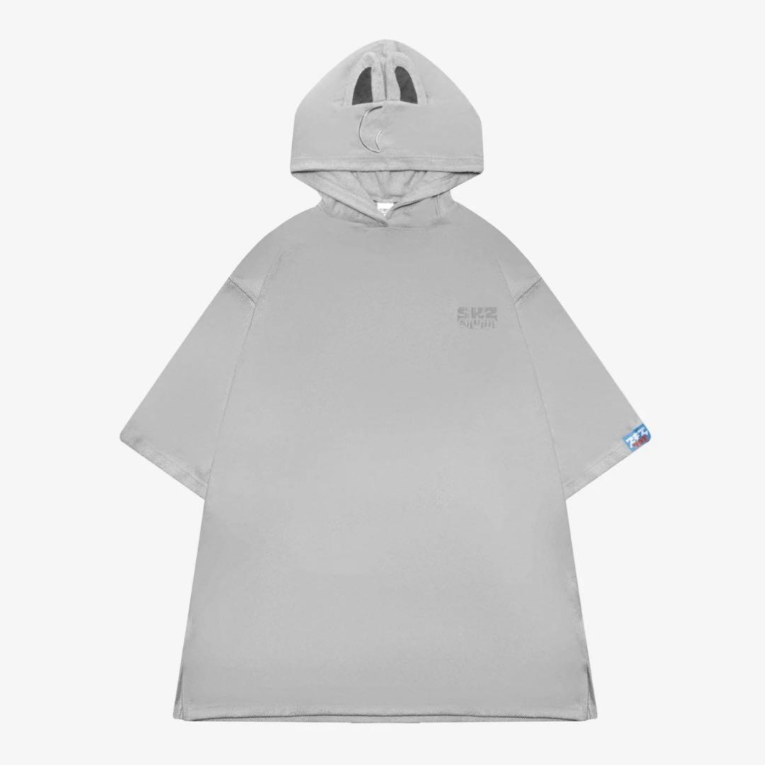 

[Б/У] Пончо Straykids из поп-ап магазина с Волчонком и Бан Чаном