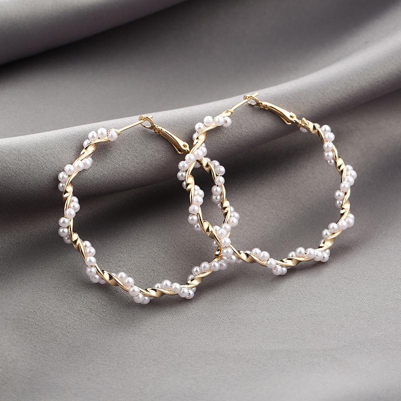 European & American Geometric Pearl Spiral Ear Cuffs: Versatile Fashion Round Earrings