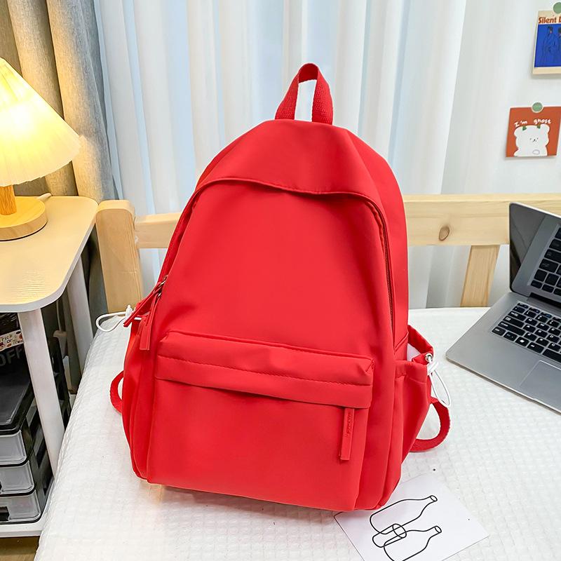 Backpacks Are Fashionable and Popular Among Primary and Secondary School Students