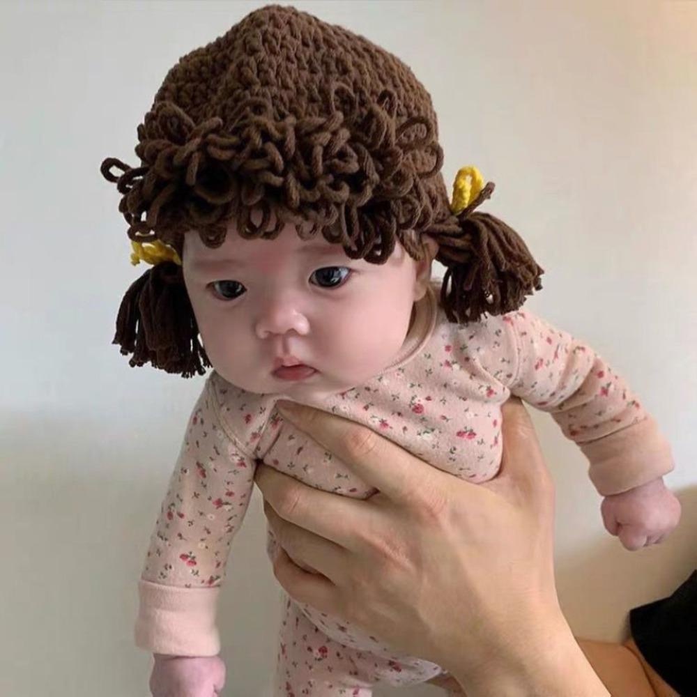 Bangs Baby Gebreide Muts met Vlechtjes Pruik Bevestigd Kinder Cosplay Haar Kap voor Baby Meisjes