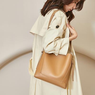 New Fashion Women's Bags, High-end Gifts, Large-capacity Bucket Bags, Niche Design, Single Shoulder Crossbody Armpit Bags.