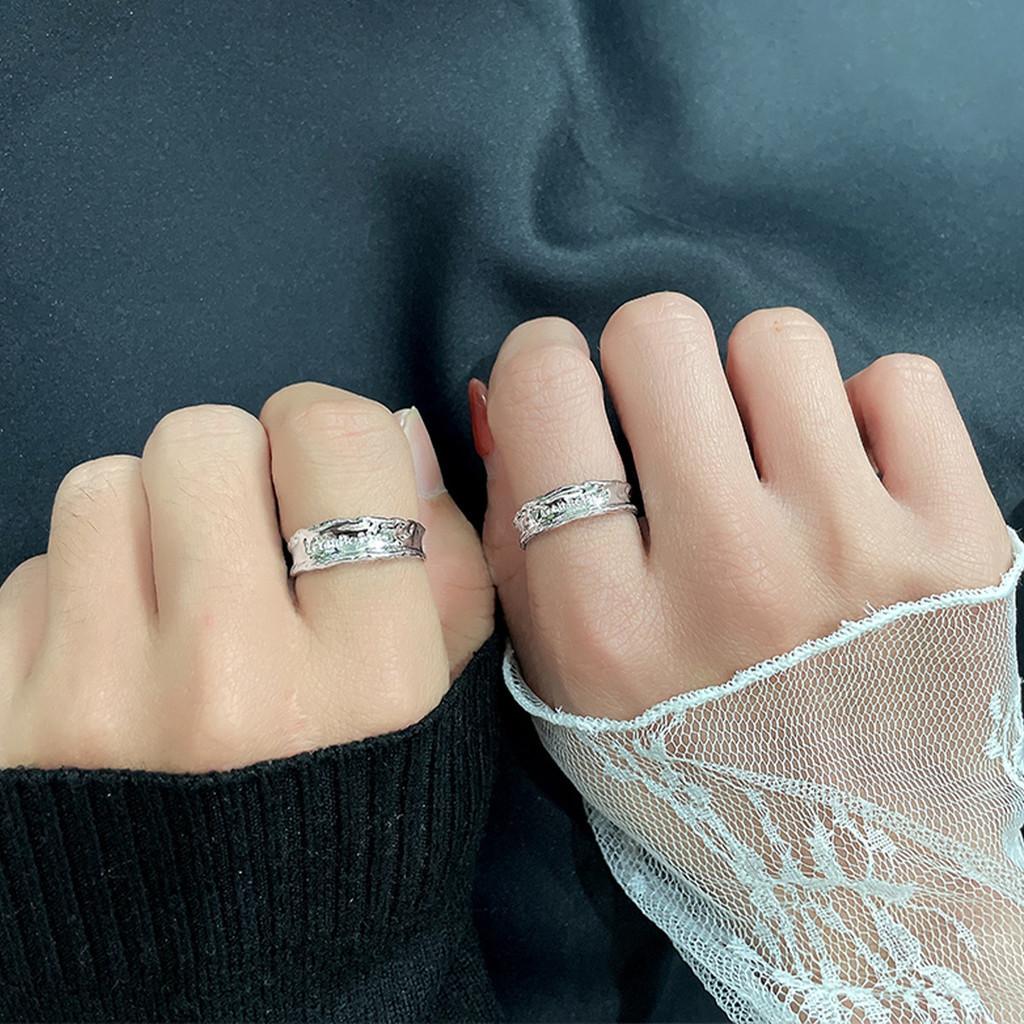 Eleganter geometrischer Partnerring aus Kupfer mit strukturierter Oberfläche für modische Frauen