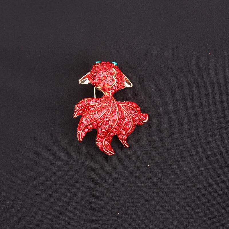 Koi Fish Brooch Pin With Electroplated Alloy For Fashionable Women And Men