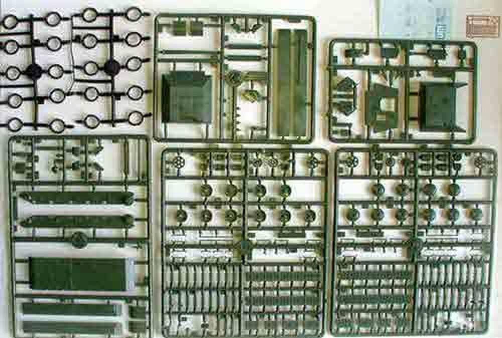 Unimodel 1/72 scale Soviet SU-122 Self-Propelled Howitzer Plastic Model Kit UU72332