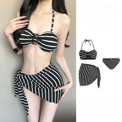 Stroje kąpielowe – Bikini