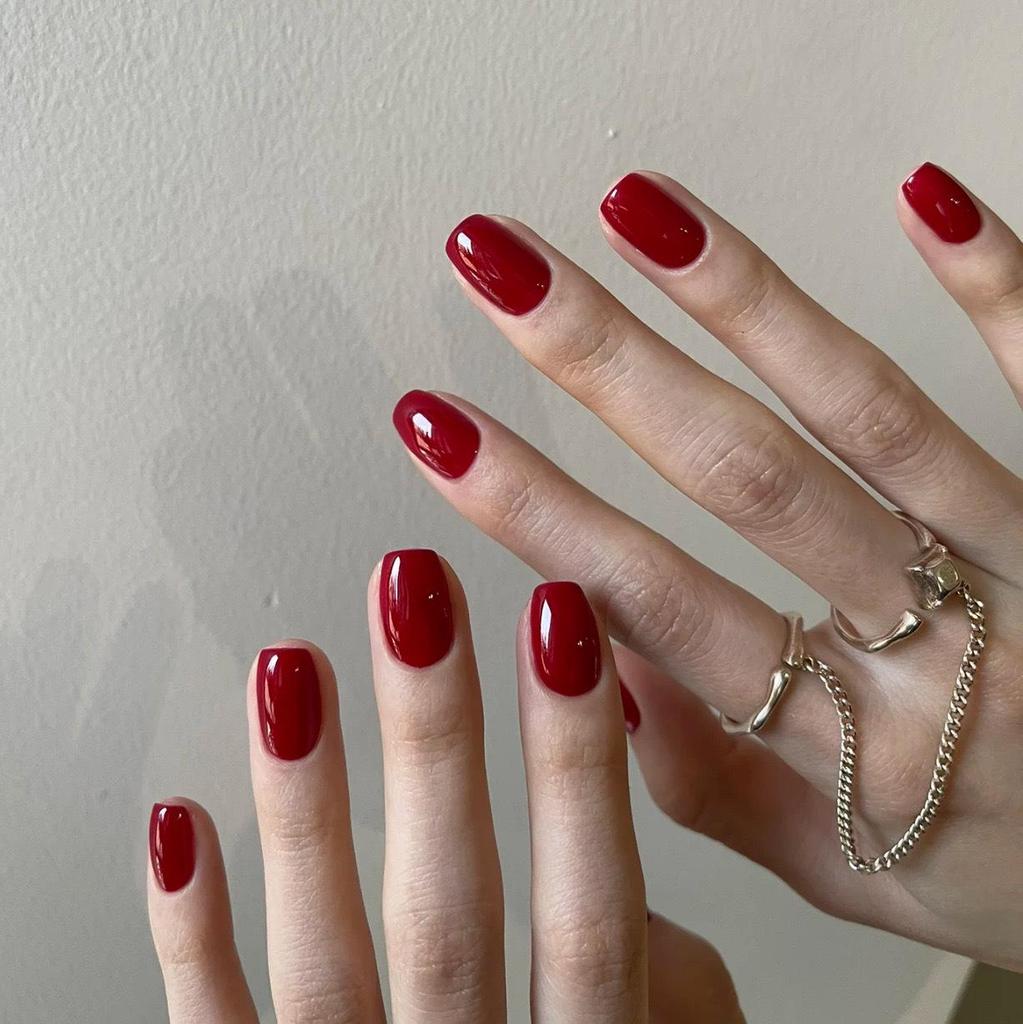 Minimalist Solid Color Press-On Nails: Cherry Red, Black, White, Blue, Green, Nude - Short Ladder Nail Art Patches