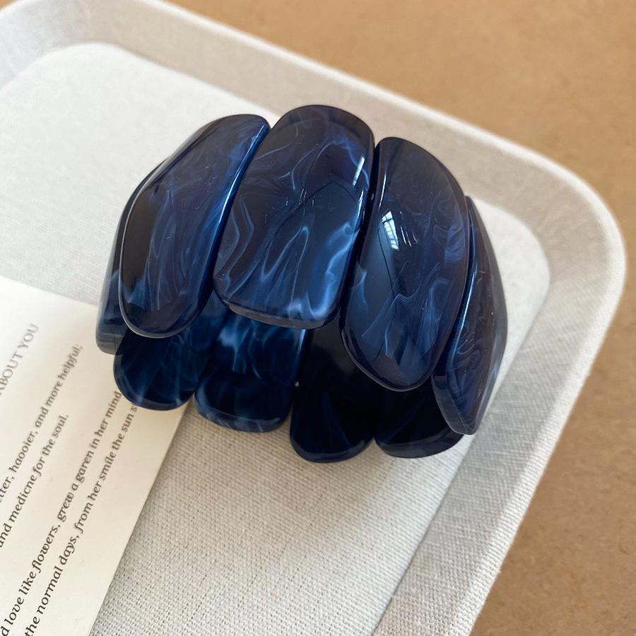 Acrylic Ombre Rectangle Bracelet: Retro Vacation Style, Fashionable, High-End Hand Jewelry.