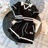 Tuta Sportiva Estiva Stile Donna Stile Occidentale Vestibilità Larga Riduci Età Casual di Alta Gamma Pantaloncini Set Due Pezzi