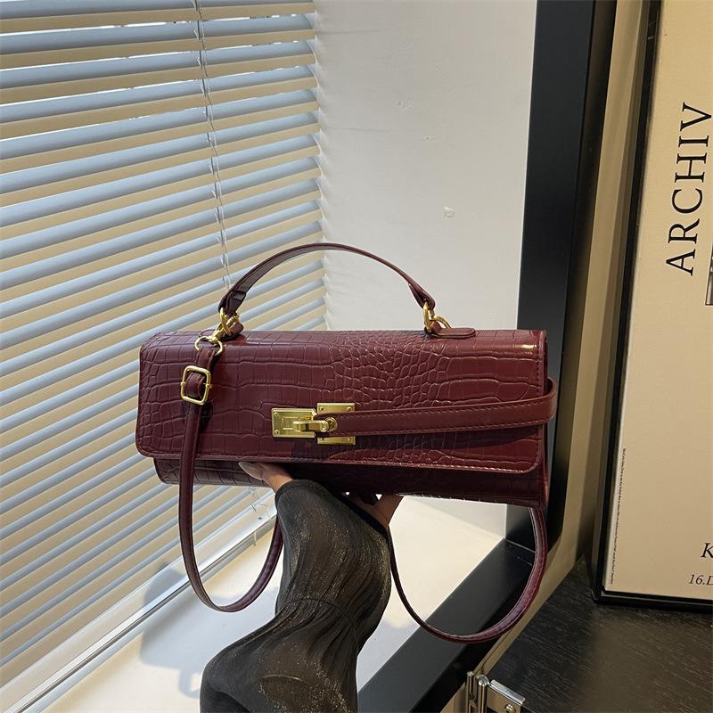 

Autumn and winter new women s messenger bag 2 retro simple fashion baguette bag niche casual personalized shoulder bag червоний
