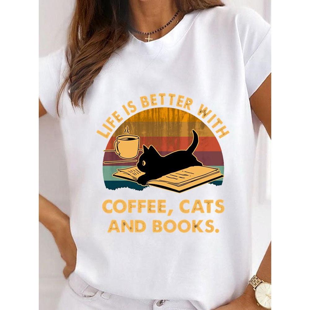 Short sleeved women's printed T-shirt with fashionable women's pattern