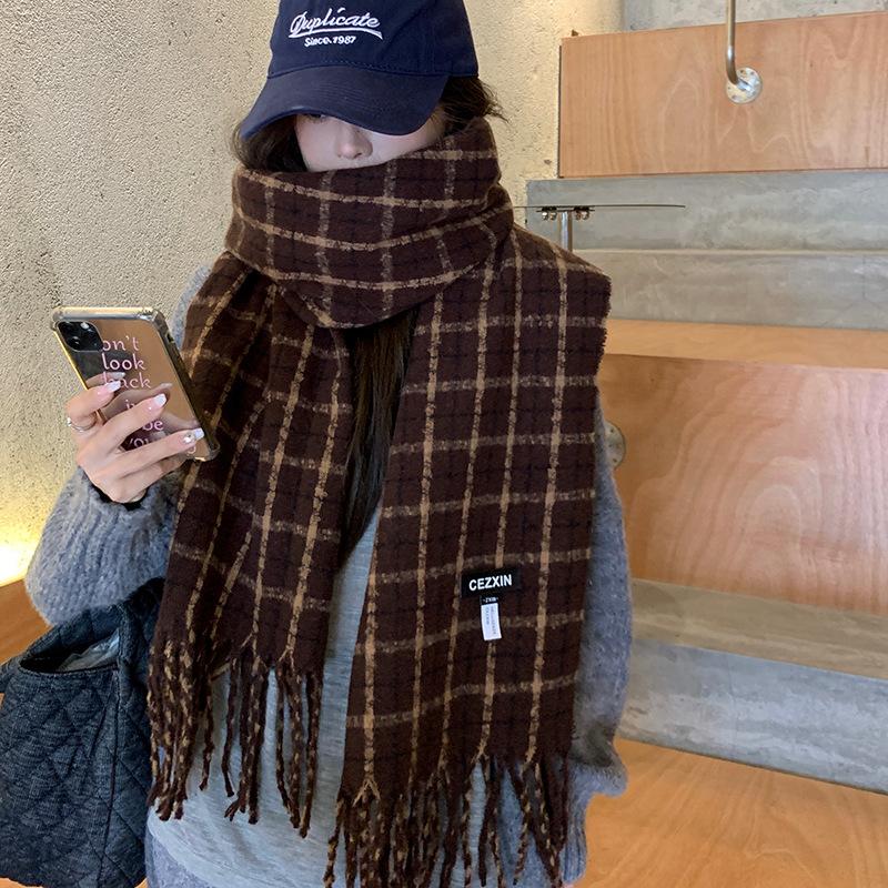 Scarf women's autumn and winter versatile thickened warm neck protection plaid scarf high-end knitted new model