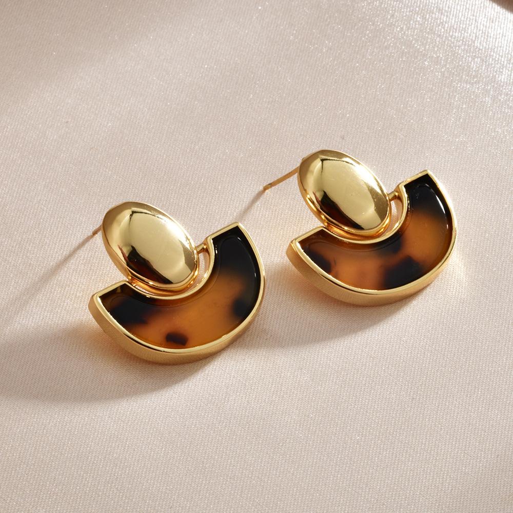2026 French Retro Oval Fan-Shaped Stud Earrings - Elegant Gold Enamel & Tortoiseshell Geometric Earrings for Women Niche Jewelry