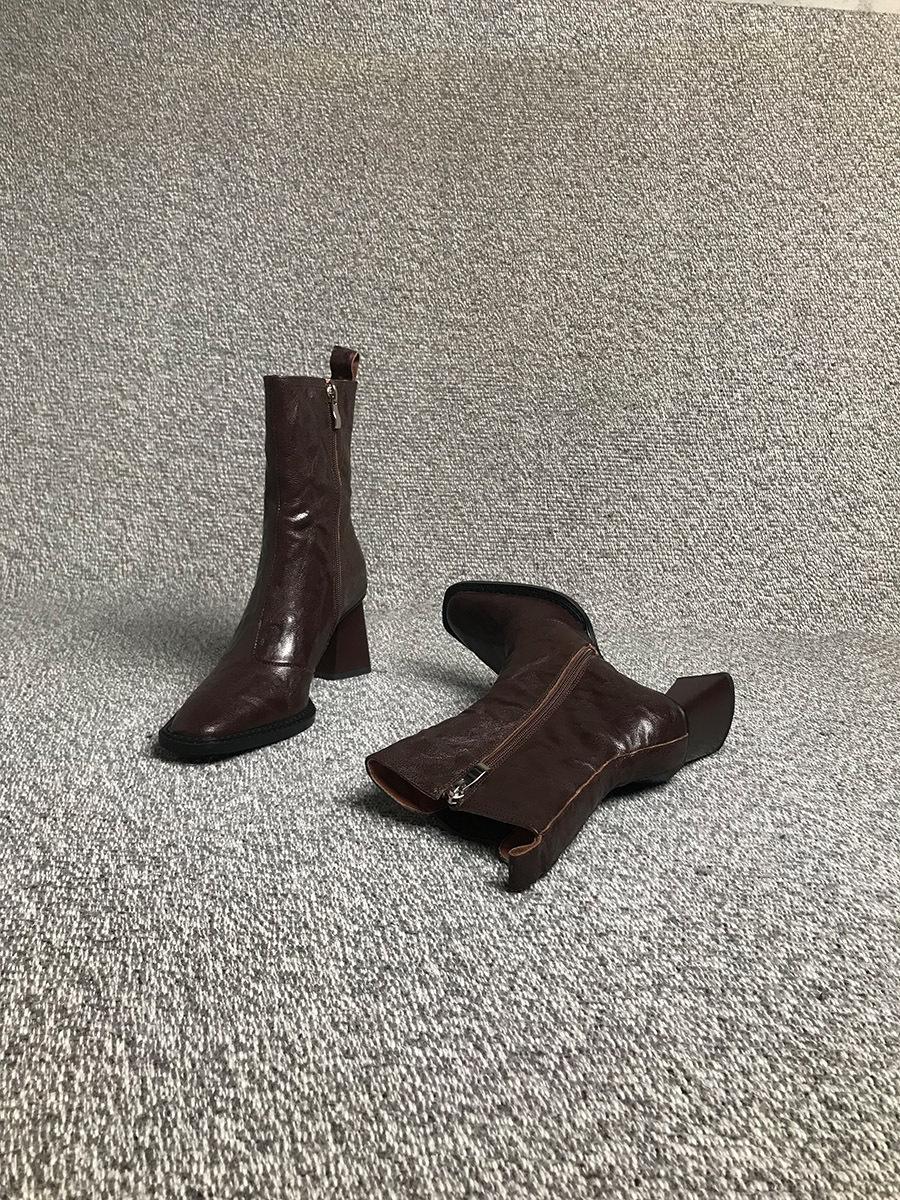 

2024 autumn and winter new Martin boots women s pointed high heel thick heel side zipper short boots patent leather high heel fashion boots 40 коричневый