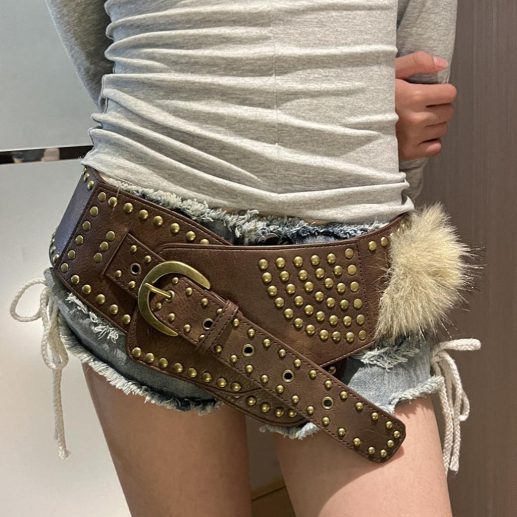 Cós Elegante para Mulheres de Pelúcia Luxuosa Cor Maillard Cinto Retro Estiloso Punk com Tachas