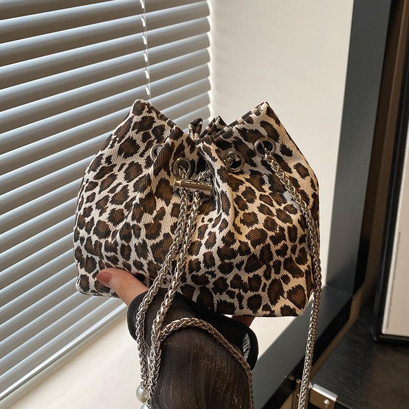 Módní kabelky pro ženy Nová móda Módní kabelky přes rameno pro ženy Ins Francouzské univerzální kabelky přes rameno s řetízkem pro ženy