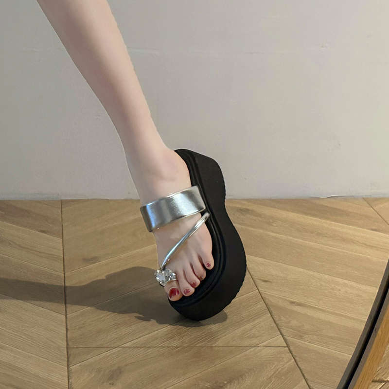 Thick-bottomed Set of Toe Cool Slippers for Women's Summer Wear 2025 New Models with Skirts, High-end Super Fire Silver Beach One-word Drag