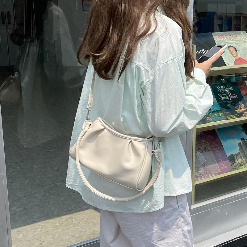 Folded Cloud Bag Women's Armpit Bag Niche Design Crossbody Versatile Small Bag 2 New Trendy