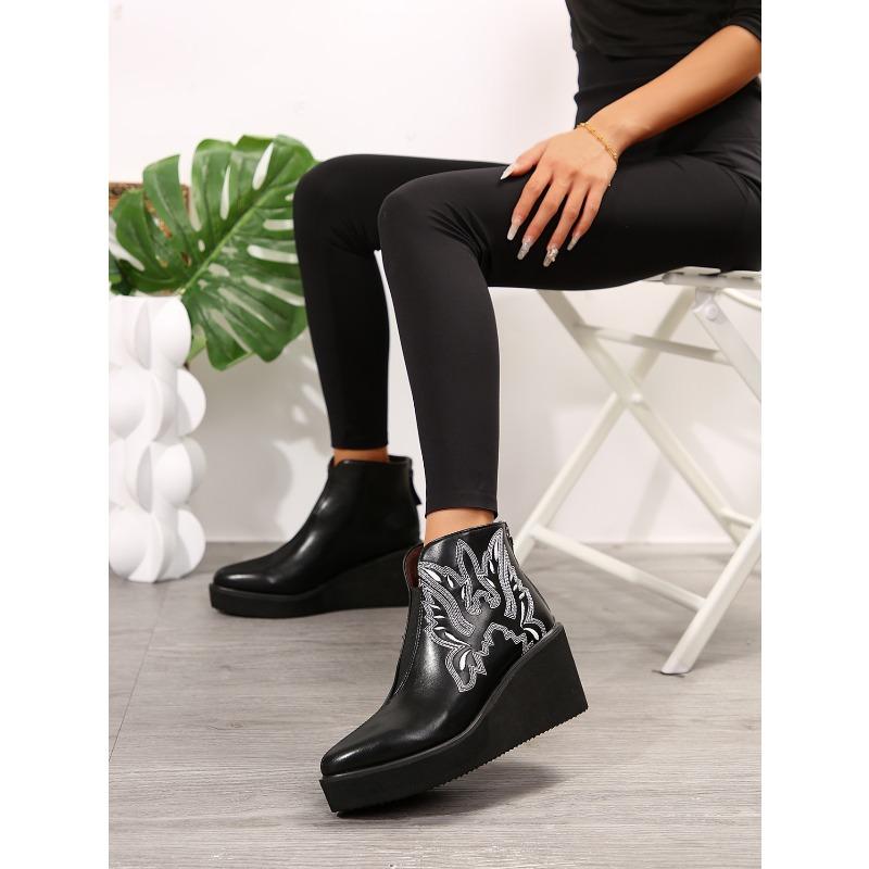 New Vintage Large-sized Women's Boots with Ethnic Style Pointed Toe, Platform Heel, Zipper and Embroidered Design, Short Boots for Women
