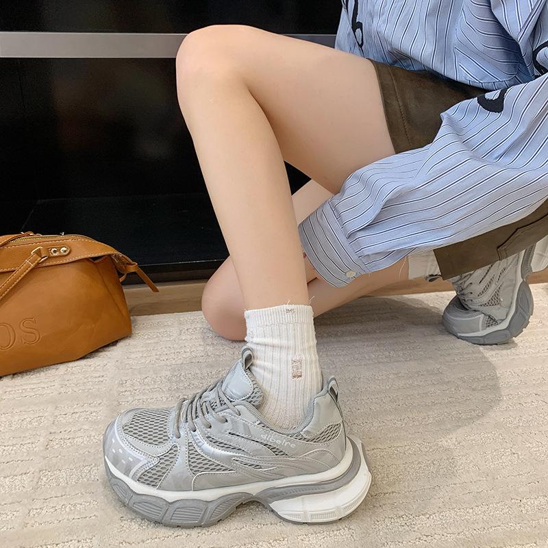 

Спортивная обувь на платформе, увеличивающей рост, студенческая, лето и осень 2025, новая, легкая, кроссовки в стиле «папины кроссовки», женские, сетчатые, дышащие 40 серый