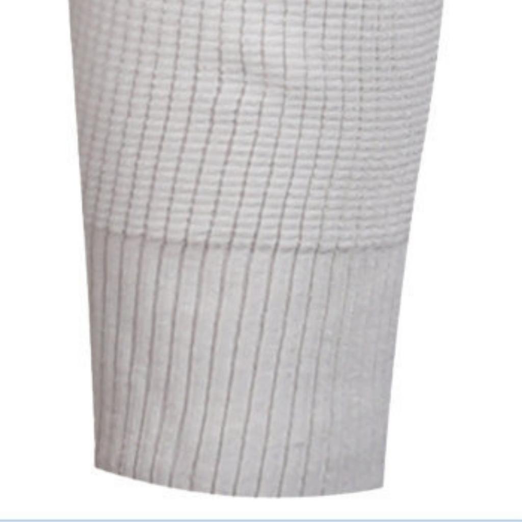 Herregenser for fritid og mote, langermet strikket topp med rund hals og lite rutemønster