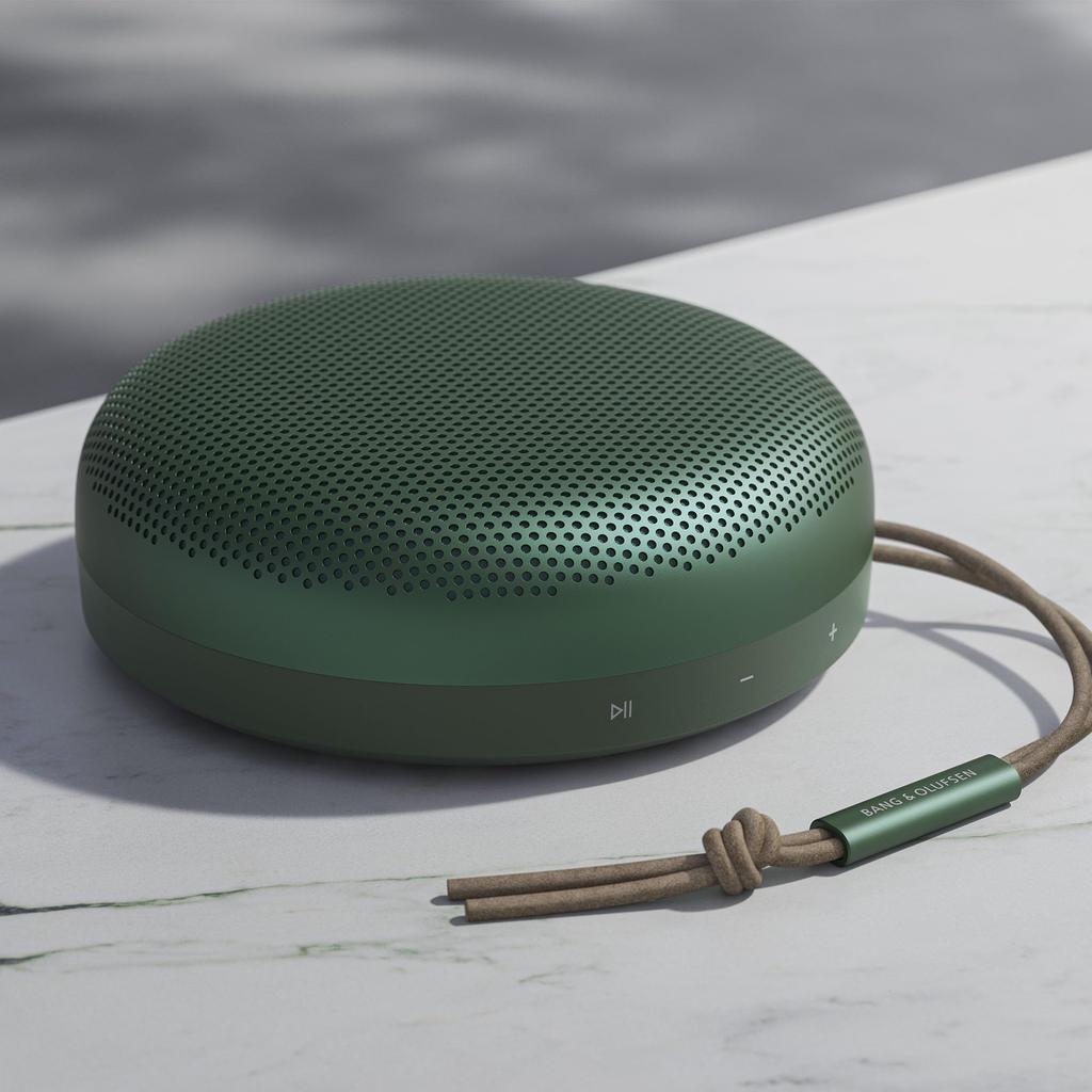 Bang & Olufsen Beosound A1 2nd Green Portable Speaker, Bluetooth Wireless, IP67 Certified, Waterproof & Dustproof, for Video Conferencing, 18 Hours Pl
