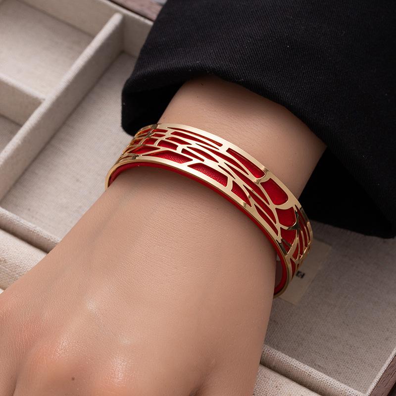 Fashion double-sided color pu leather wide bracelet women's hollow pattern titanium steel open bracelet