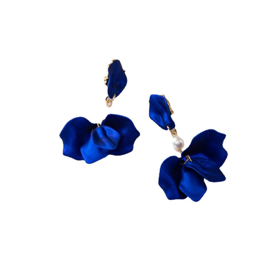 Korean Style Pearl Rose Petal Leaf Earrings, 925 Silver Needle for Women.
