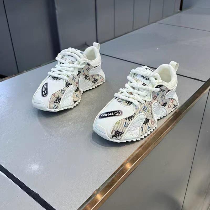 Nouvelles chaussures dad en cuir imprimé brodé semelle épaisse rehaussantes confortables chaussures de sport et de loisirs