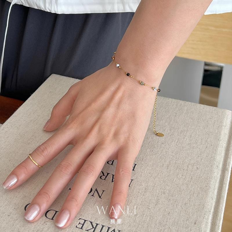 Handcrafted Chain Bracelet for Women In A Casual Style, Featuring Fashionable Design and Grand Appearance.