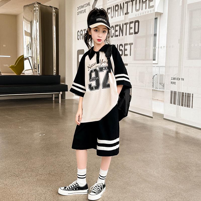 Girls' 2025 Summer Fashion Sportswear Two-Piece Set - Trendy Short-Sleeved Outfit for Big Kids