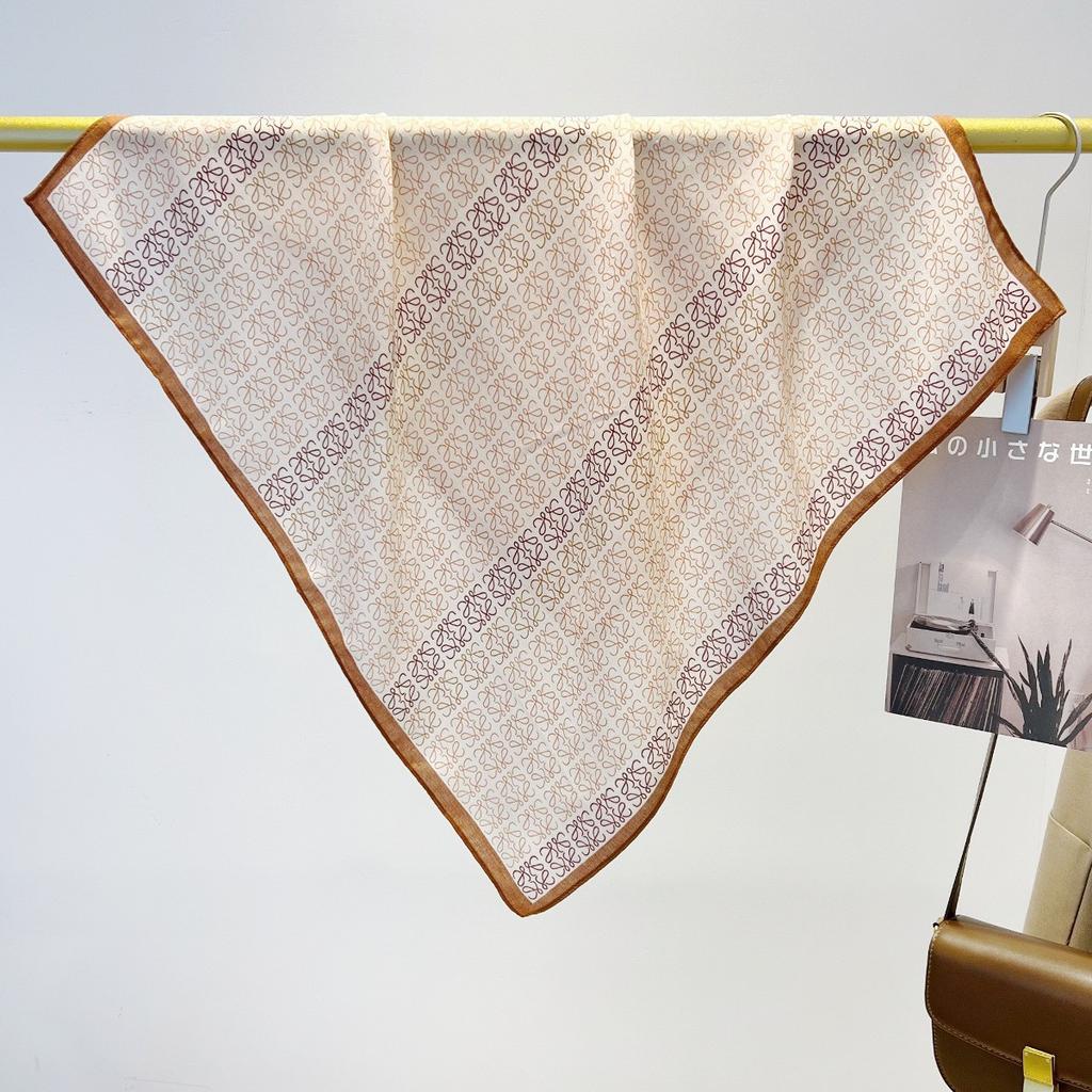 Retro light luxury high-end carriage cotton and linen scarf, spring and autumn new 71cm small square scarf, foreign-style decorative versatile scarf