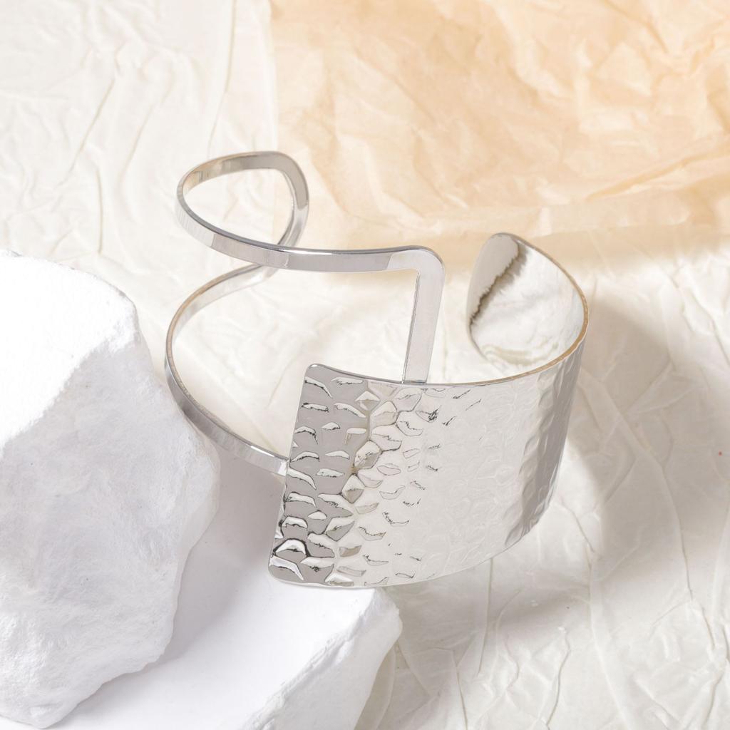 Irregular Personality Design Sense Semi-Hollow Geometric Water Ripple Metal Wide Face Opening Ladies Bracelet
