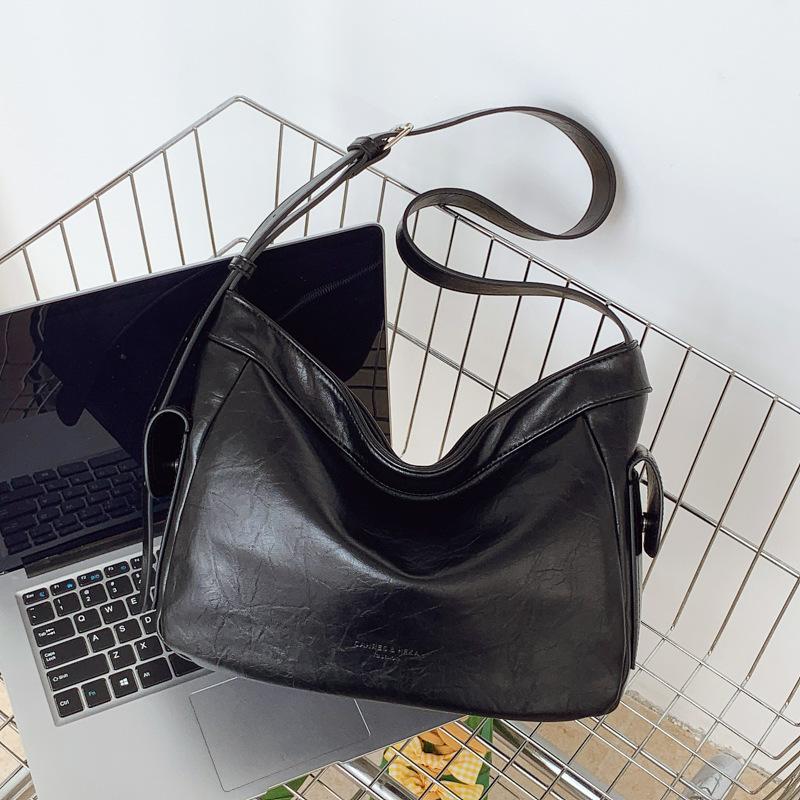 Large capacity bag women's autumn and winter retro versatile simple shoulder messenger bag commuter tote bag