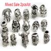 2 Stück Totenkopf Krieger Helm Abstandshalter Perlen Anhänger Haarzopf Dreadlock Bartperlen Paracord Seil Messerperlen für Armband DIY Schmuck
