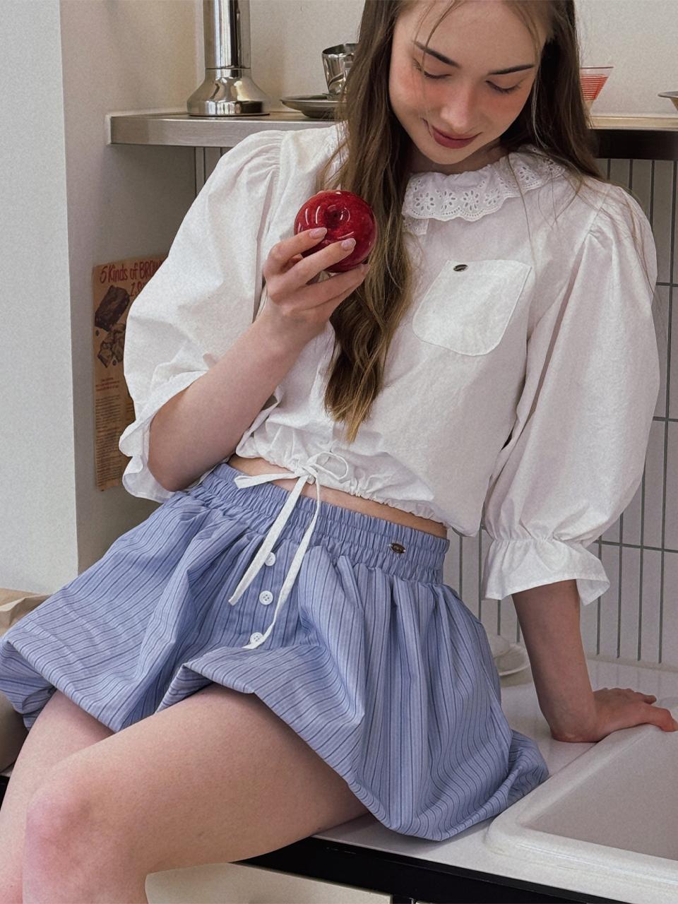 Double Hips Puff Lace Crop Blouse Ivory