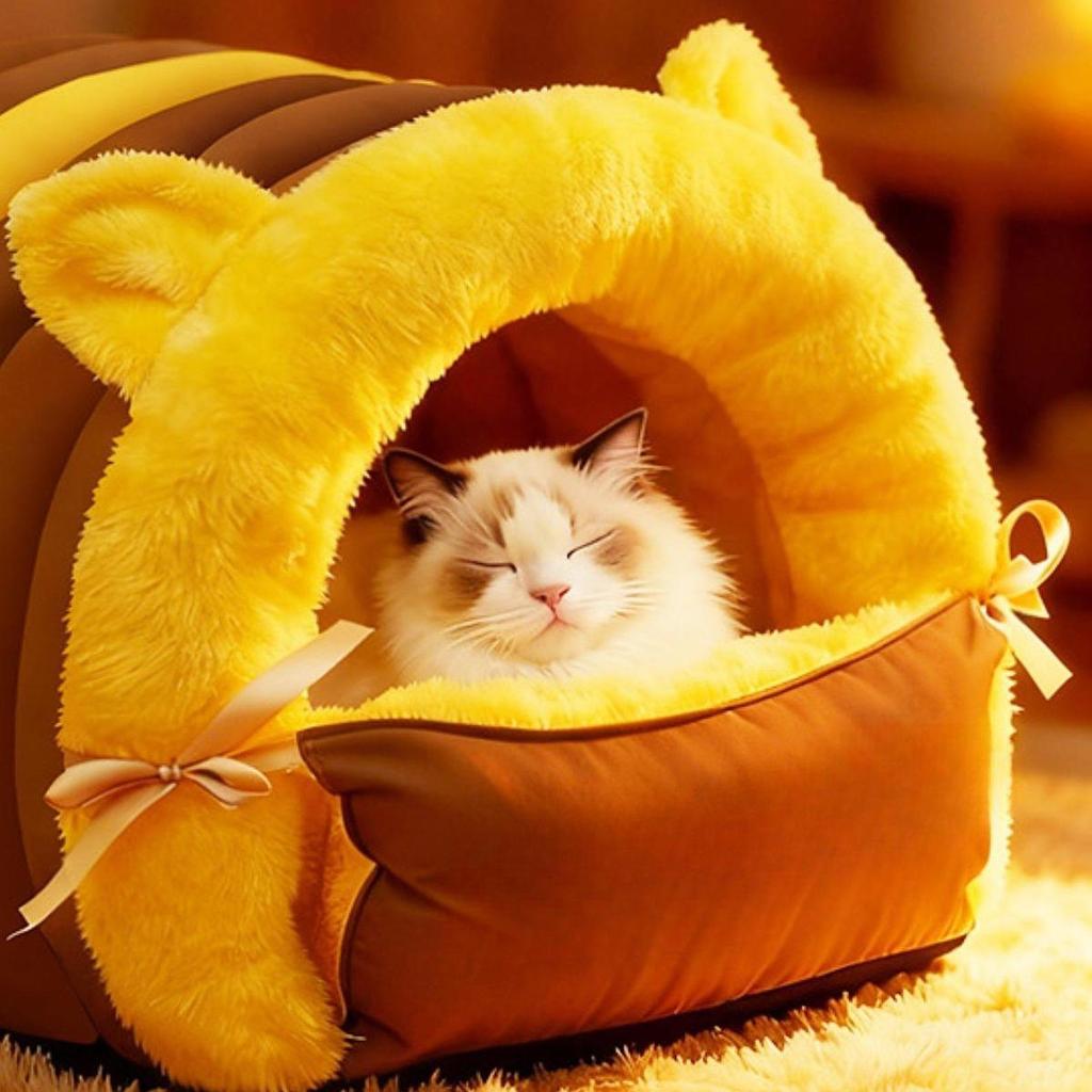 Cat Nest in The Shape of A Bee, Soft And Cute Bed for Indoor Cats, Small Pets, Kittens