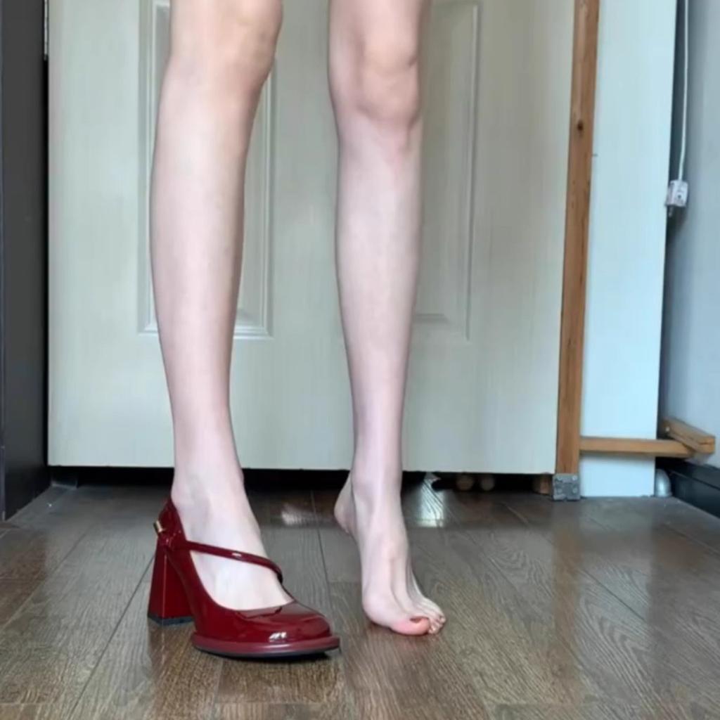Vintage Mary Jane Shoes Women's 2024 Spring New Burgundy Patent Leather Round Head High Heels Thick Heel Light Mouth Sweet Single Shoes