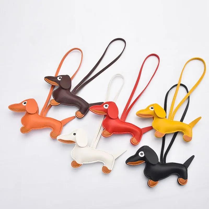 Custom Leather Keychain Cute Sausage Dog Laser Personalize Number Cartoon Puppy Kering Car Key Chain Ring for Couple