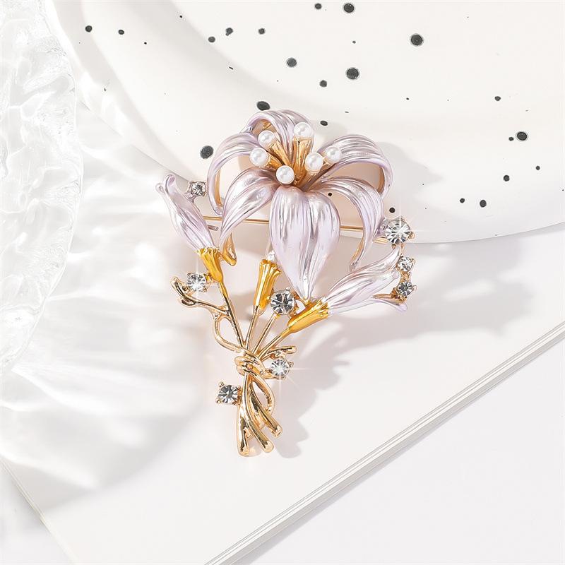 Fashionable Elegant Lily Flower Brooch