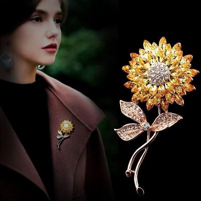 Sunflower Brooch Pin High-End Decorative Brooch for Coat Suit Lapel Accessory Elegant Metal Alloy with Rhinestone Embellishments Fashion Jewelry